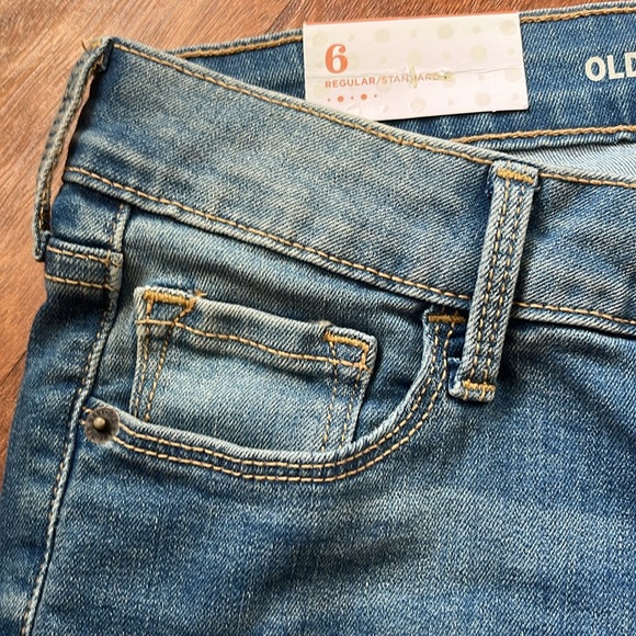 Brand new Old Navy, rockstar, low rise, blue jeans - Picture 3 of 16